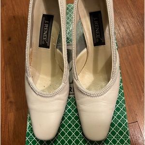J. Renee White Luster and Pearls Size 7 1/2